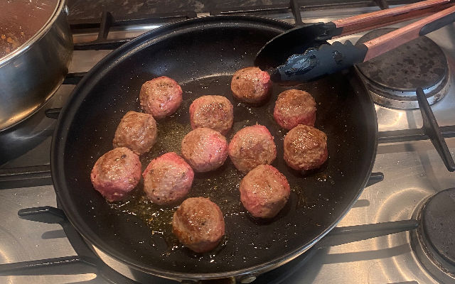 meatballs cooking