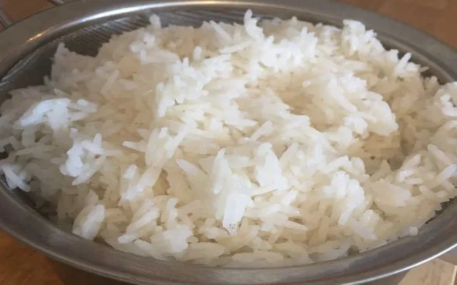 cooked white rice in a sieve
