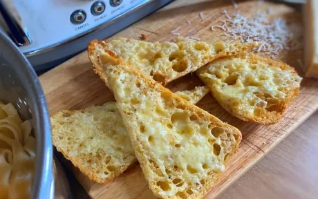 Cheesy garlic bread