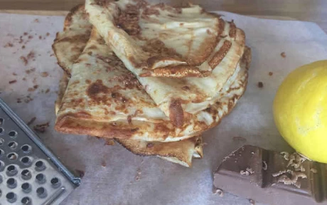 a plate of pancakes