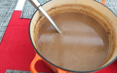pot of turkey gravy