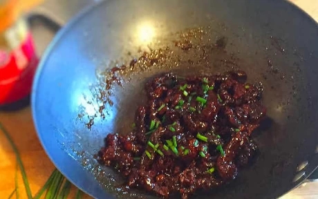 sticky chinese crispy beef in a soy sauce