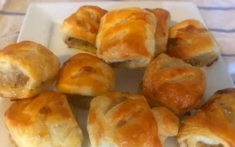 tray of mini sausage rolls